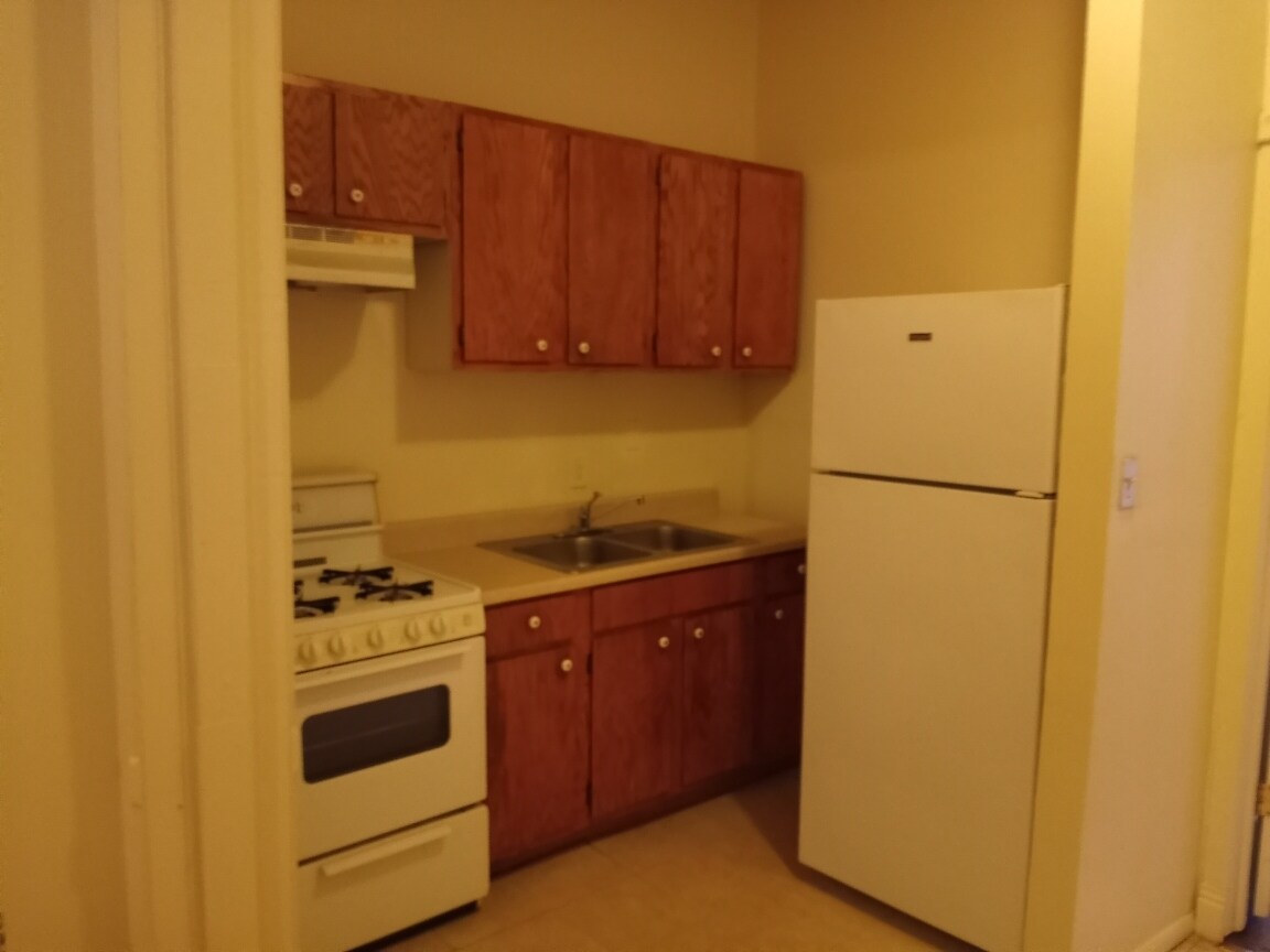 Kitchen - 288 Washington Ave