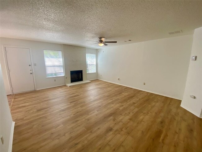 Building Photo - 8607 Cretys Cove