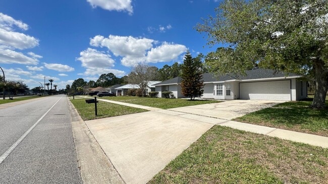 Building Photo - Bright & Spacious 3/2 Home with Huge Yard + Screened Patio — Lawn Care Included!