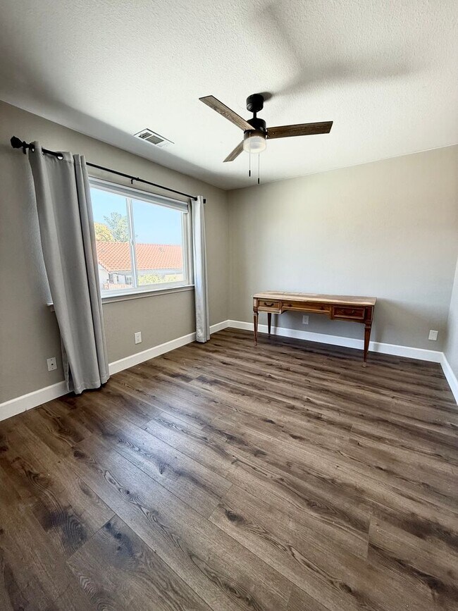 Building Photo - Beautiful 3 Bed 2.5 Bath COMING SOON!!!!