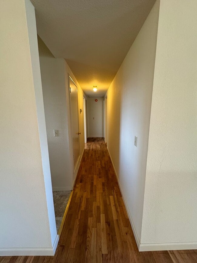 Building Photo - Charming Seaside Home on Quiet Cul-de-Sac