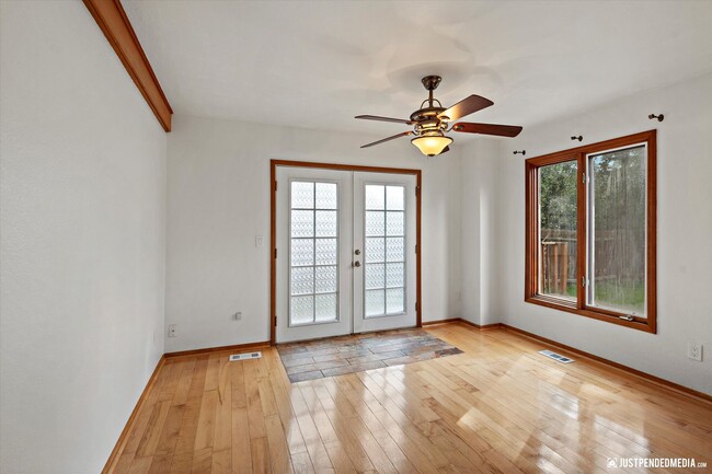 Building Photo - Modern Southside Duplex