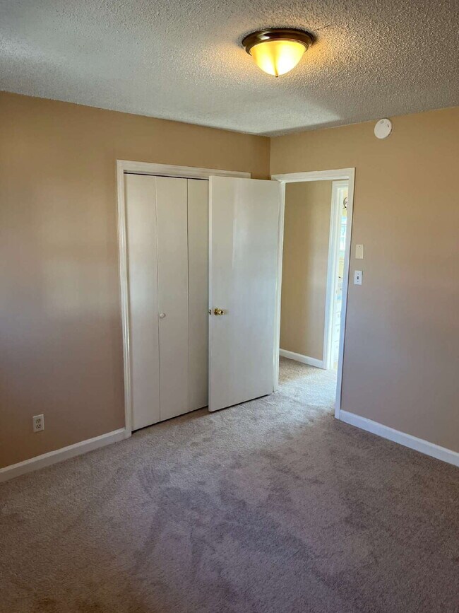 Building Photo - 3935 Yokley St