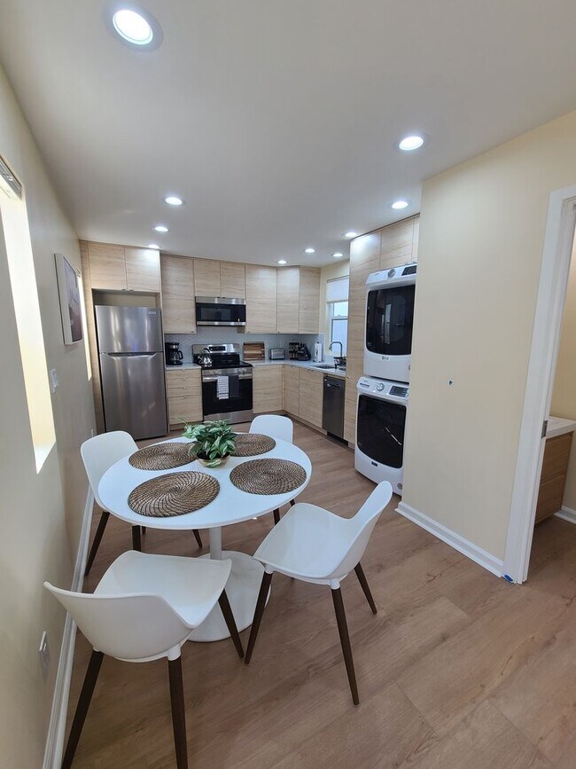 Building Photo - New built and fully furnished 2 bed 2. 5 baths in Point Loma
