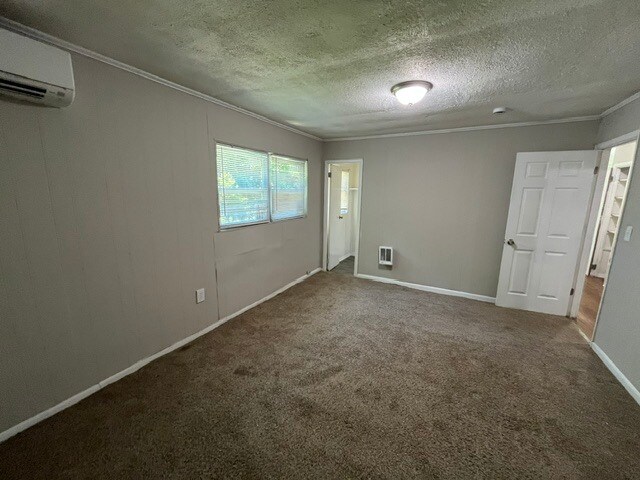 Building Photo - 2844 Shamrock Ln