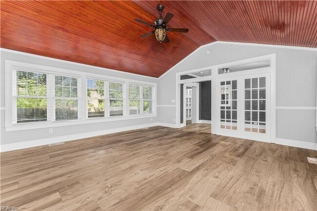 Building Photo - One-of-a-Kind 6-Bedroom Property