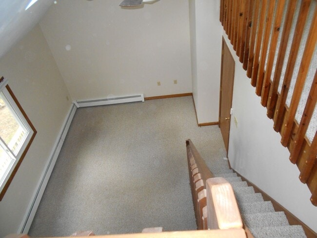 Building Photo - Derry Townhouse for Rent- 2 Bedrooms + Loft!  Available Nov 15!