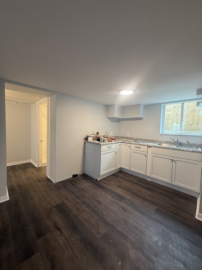 Building Photo - 1022 Byrd Ave