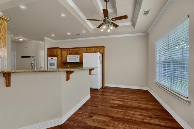 Building Photo - 629 Clay Ln