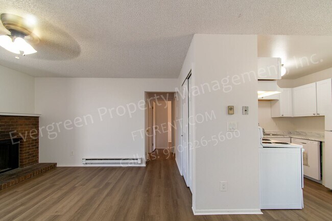 Building Photo - 3950 Manhattan Ave