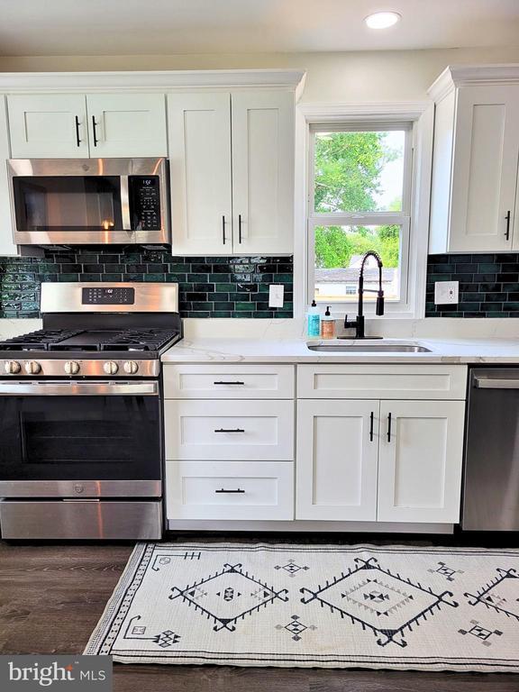 Building Photo - 200 Mohican Dr