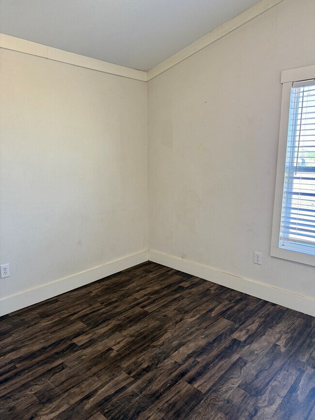 Building Photo - 4537 W Nectarine St