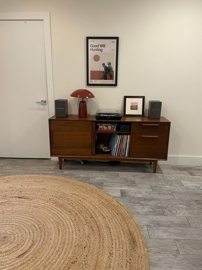 Building Photo - 1 Bedroom, 2 Bath Condo