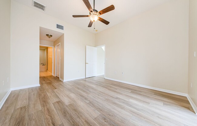 Building Photo - Beautiful 4 bedroom 3 bath townhome