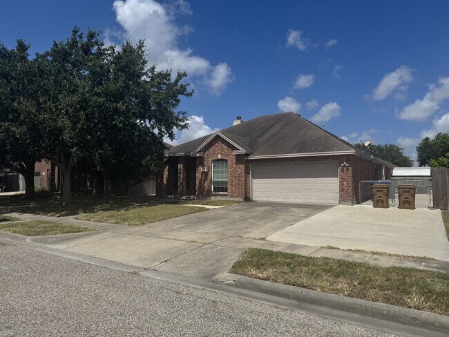 Building Photo - 6721 Dungeoness Dr
