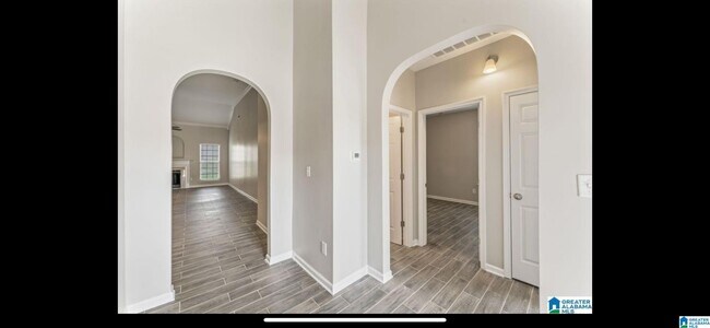 Building Photo - 683 Waterford Ln