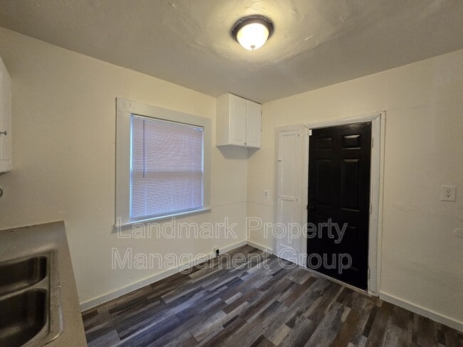 Building Photo - 14400 Rutherford St