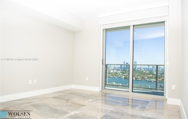 Building Photo - 16385 Biscayne Blvd