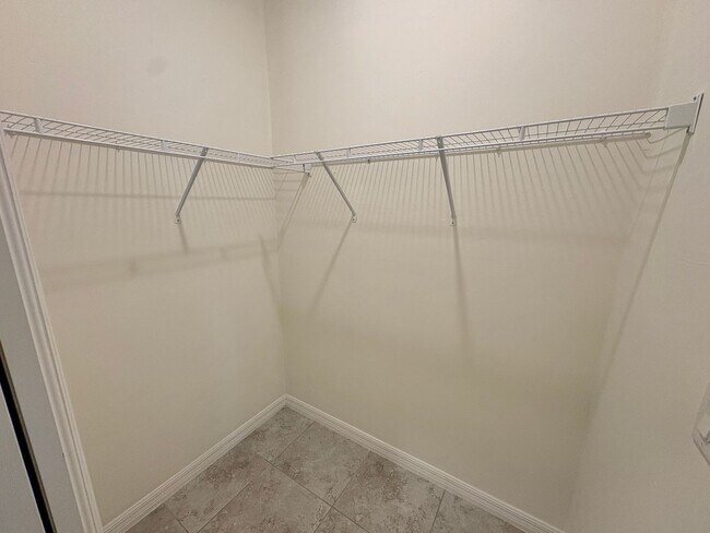 Building Photo - Modern 3 Bed 2 Bath in North Port Available Now