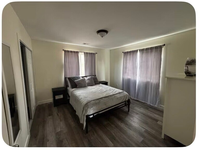 Building Photo - 226 S Meade St