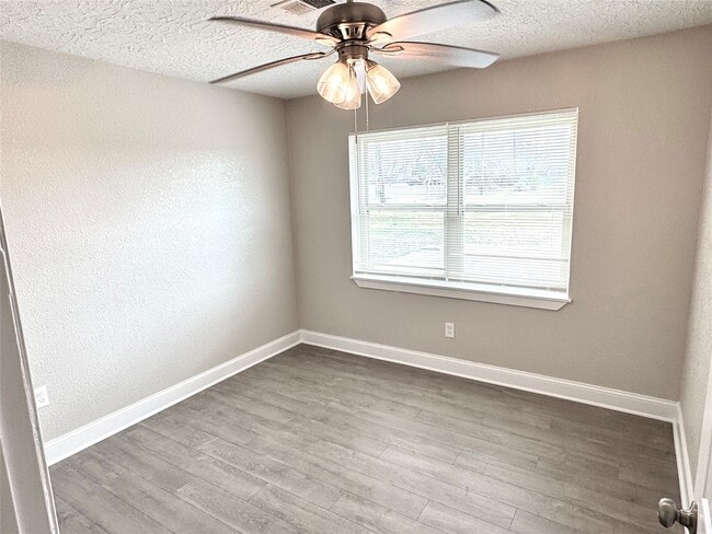 Building Photo - 6321 Apache Dr