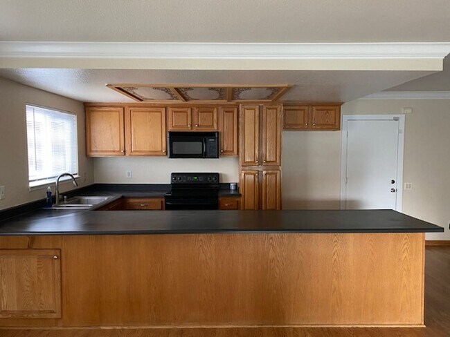 Building Photo - 5958 Jeanine Dr