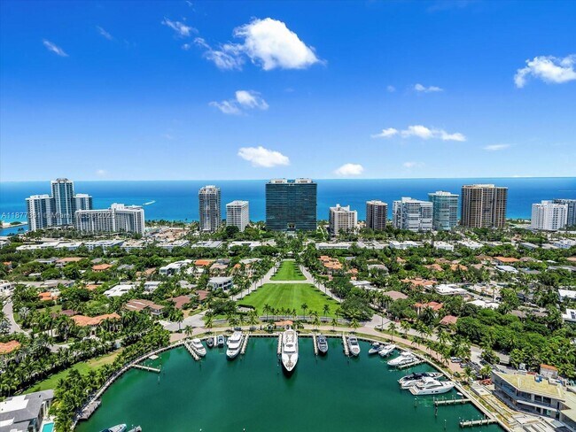 Building Photo - 10201 Collins Ave