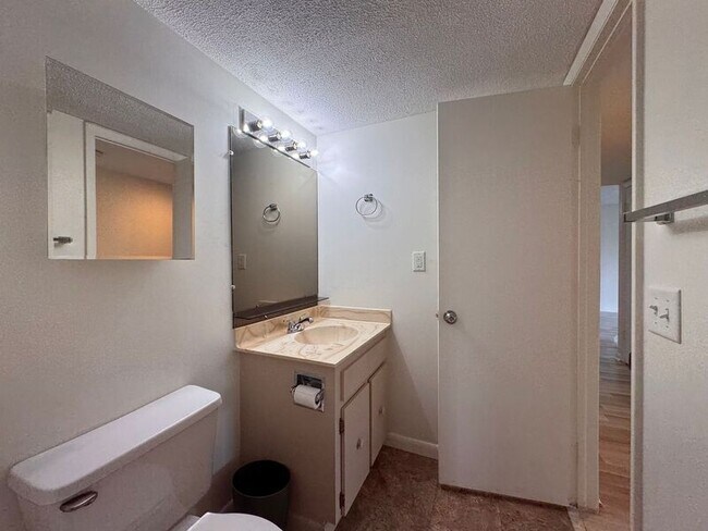 Building Photo - 796 Village Lake Terrace