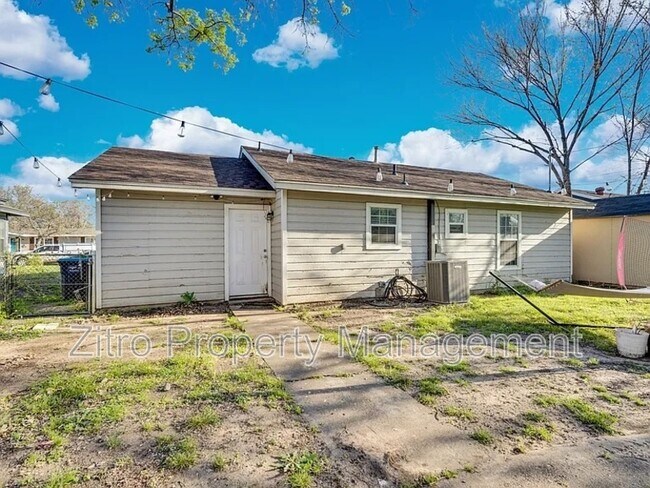 Building Photo - 4208 Wiman Dr