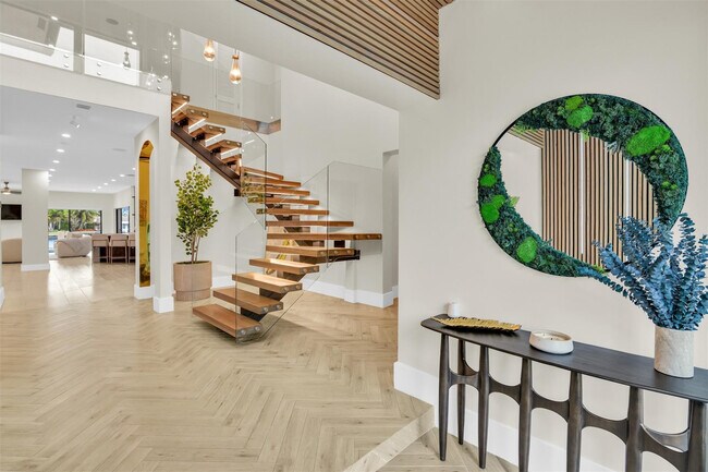 Building Photo - 319 S Riverside Dr