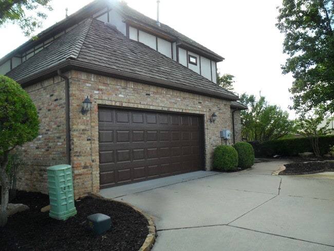 Building Photo - Classic Brookhaven Square Home - Quality T...