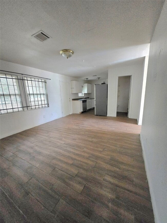 Building Photo - 5530 Elm Spring Dr
