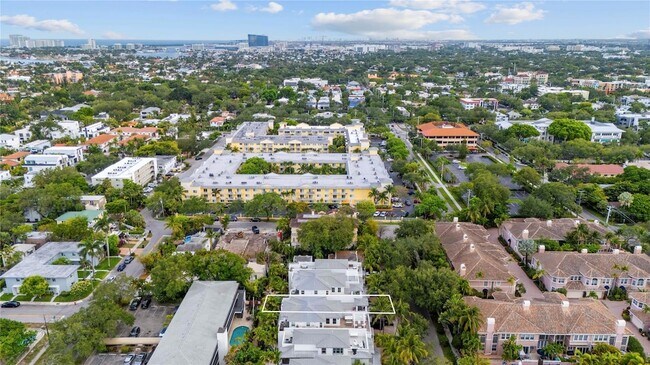 Building Photo - 218 NE 15th Ave