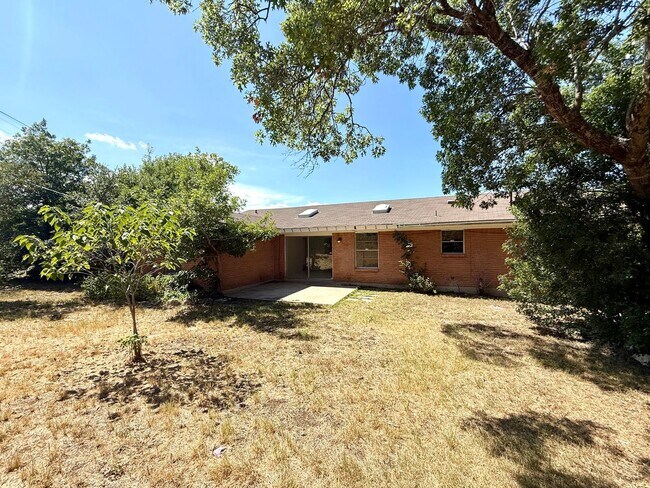 Building Photo - Walk to St. Edwards University!-2711 Little John