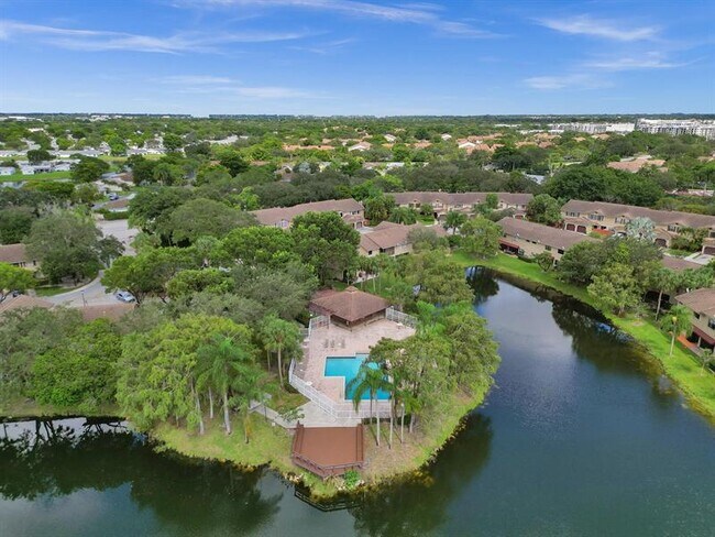 Building Photo - 9113 Vineyard Lake Dr