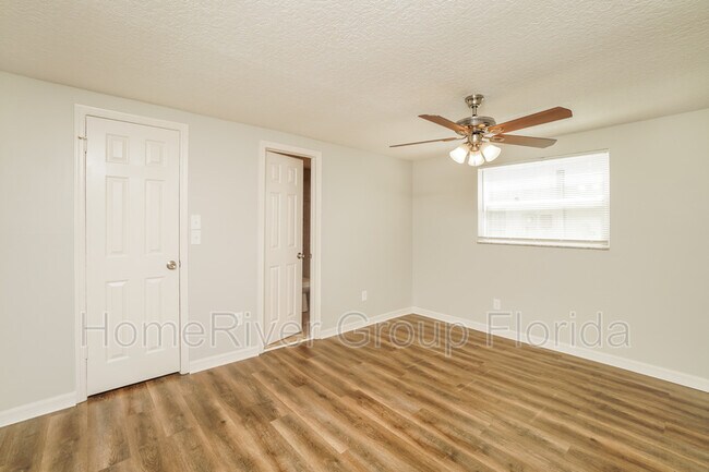 Building Photo - 6646 Lenoir Dr
