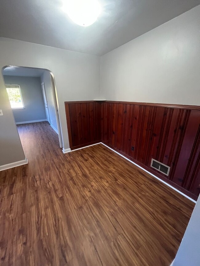 Building Photo - 10915 Main St