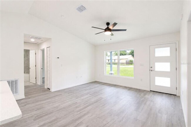 Building Photo - 510 SW 15th Ave