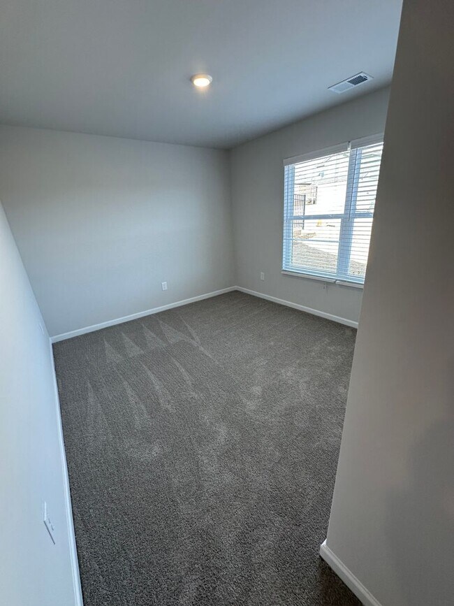 Building Photo - Pre-Leasing Now | Stylish 3 Bedroom, 2 Bathroom Home Designed for Comfortable Living