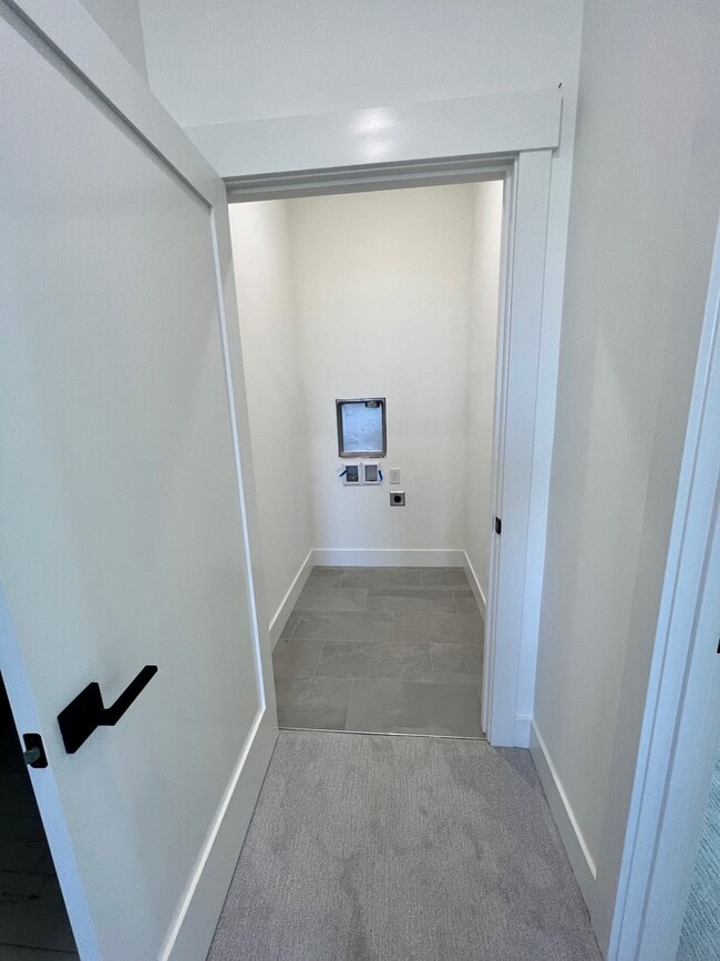 Building Photo - 210 Bogey Ln