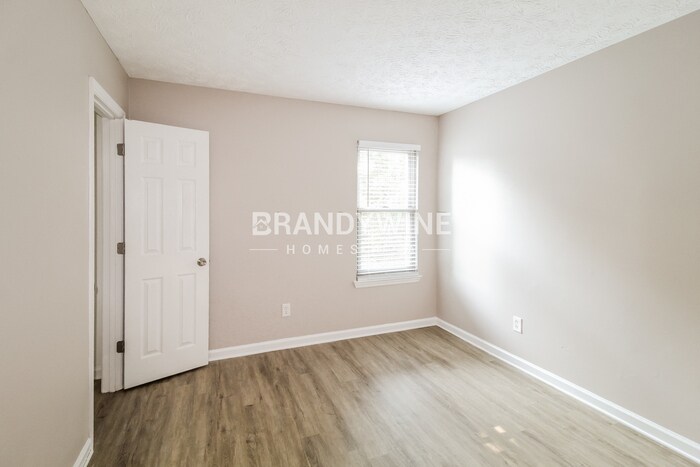 Building Photo - 5867 Bellingrath Way