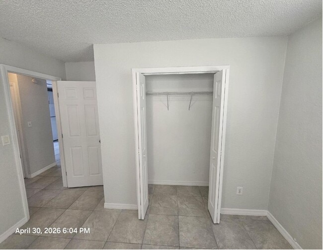 Building Photo - Beautiful and cozy 2/1 apartment available now!