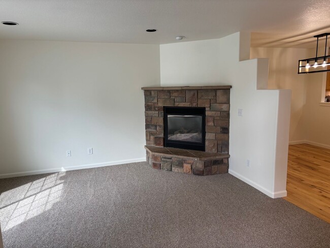 Building Photo - Lovely Corner Lot Home facing Sun Meadow Park