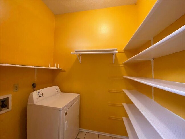 Building Photo - 3215 Tree Grove Dr