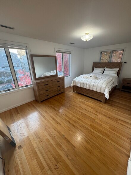 Building Photo - 309 Beacon St