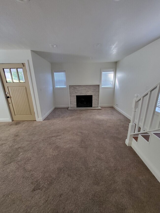 Building Photo - Dollhouse Style Home in El Sobrante