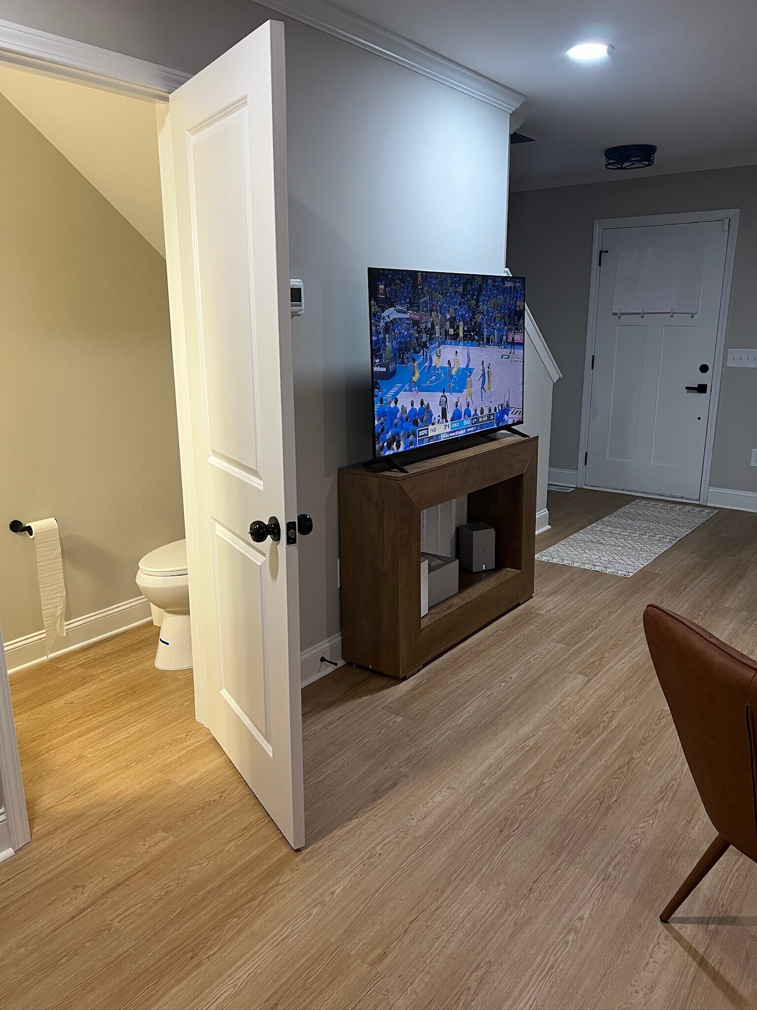 half bath (shared) - 2006 Linda Jones Ave