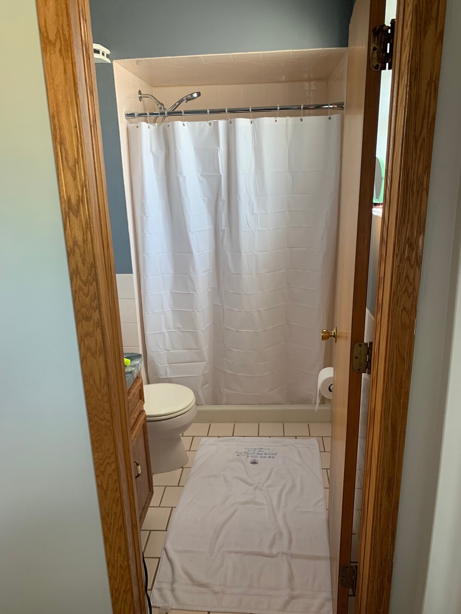 Building Photo - 8826 N Chester Ave