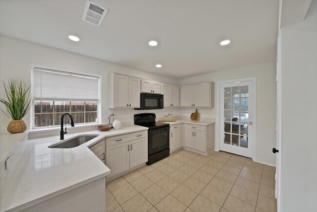 Building Photo - 7548 Meadow Creek Dr