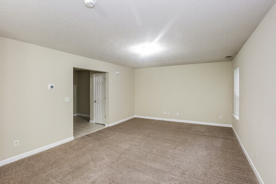 Building Photo - 6207 Day Lilly Ln